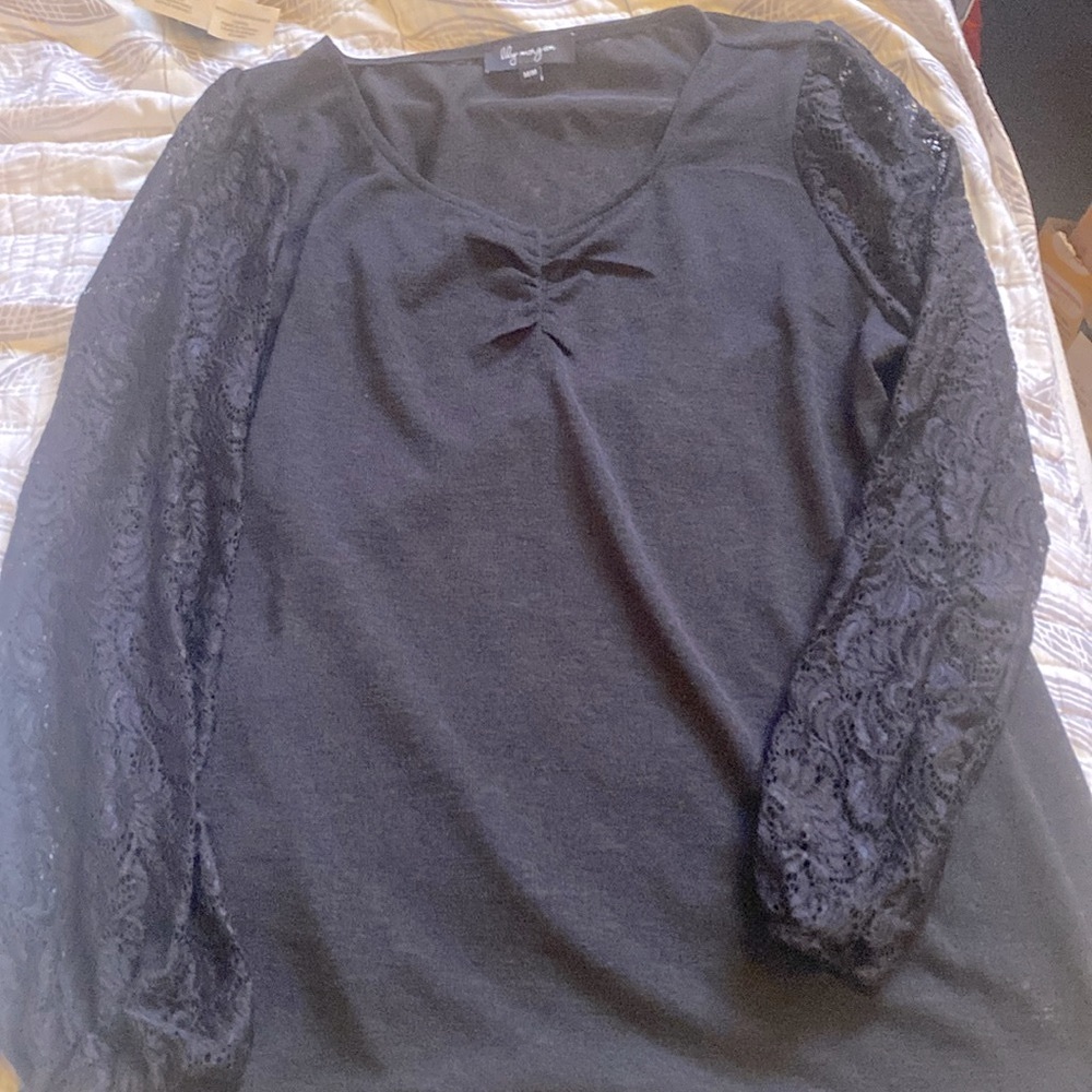 Lily Morgan NWOT Lace Sleeve Cinched Front Top